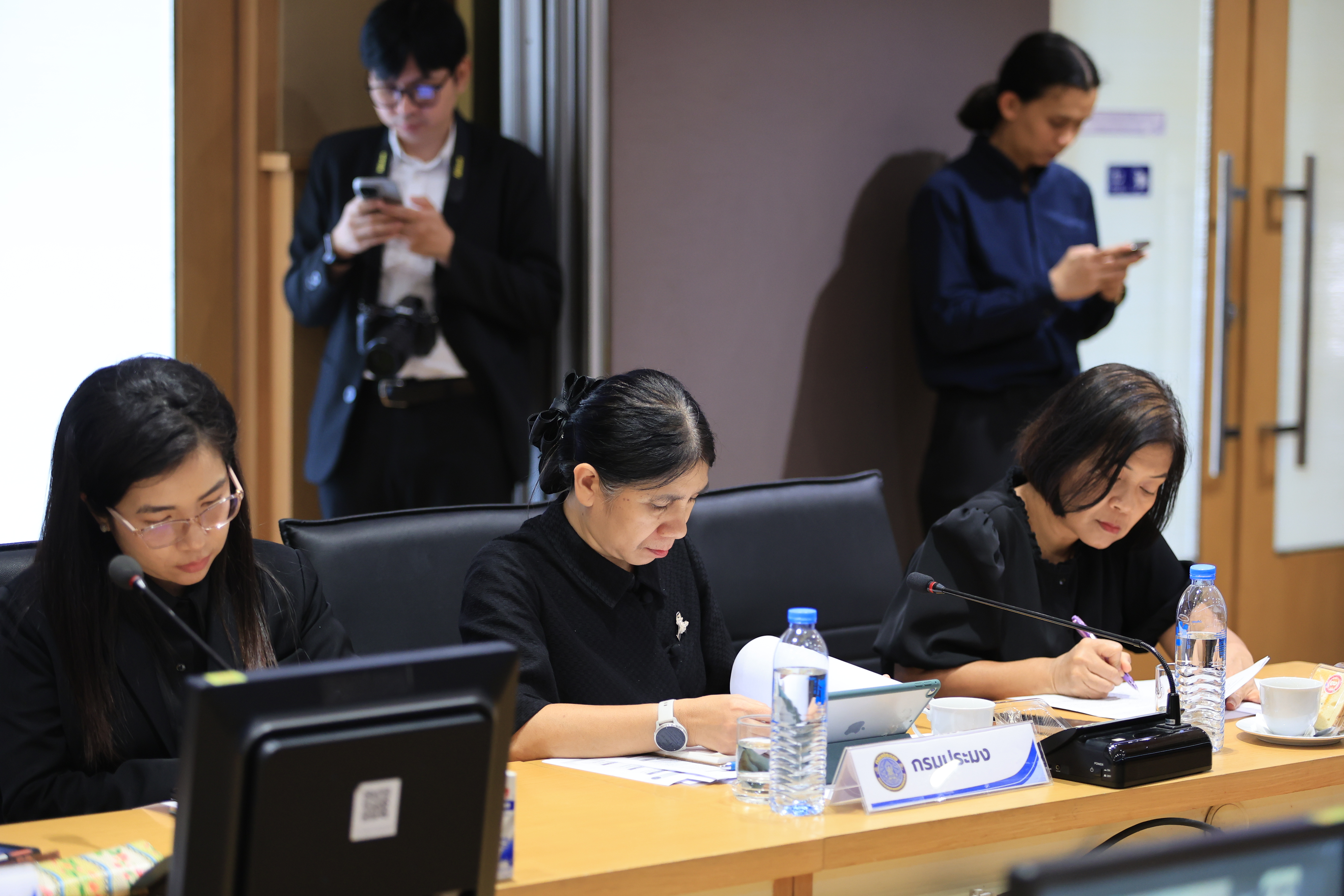 title - ส.ป.ก. ร่วมประชุมหารือแนวทางการรับมือผลกระทบจากสถานการณ์การสู้รบในภูมิภาคตะวันออกกลาง